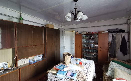 K. Kasakausko gatvėje parduodamas medinis gyvenamasis namas su 10,60 arų žemės sklypu ir pagalbiniais pastatais