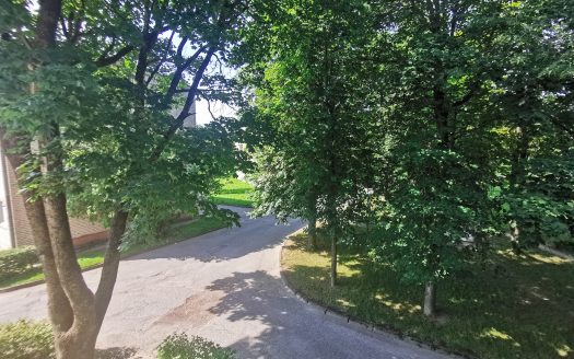 2 KAMBARIŲ BUTAS NAUJOSIOS AKMENĖS SENAMIESTYJE 2 AUKŠTE