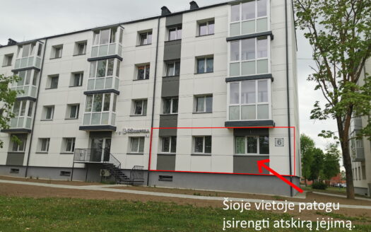 ŠALIA NAUJOSIOS AKMENĖS CENTRINĖS AIKŠTĖS PARDUODAMAS 2 KAMBARIŲ BUTAS NAUJAI RENOVUOTAME NAME NAME