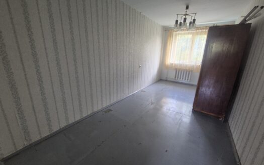 NAUJOSIOS AKMENĖS MIESTO CENTRE PARDUODAMAS 2 KAMBARIŲ BUTAS