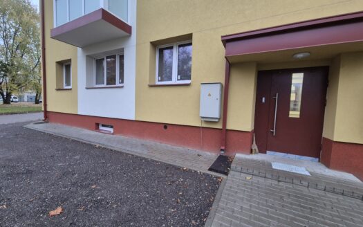 2 KAMBARIŲ BUTAS NAUJOSIOS AKMENĖS SENAMIESTYJE PIRMAME AUKŠTE