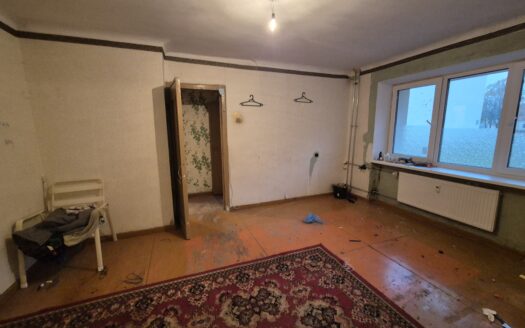 2 KAMBARIŲ BUTAS NAUJOSIOS AKMENĖS SENAMIESTYJE PIRMAME AUKŠTE