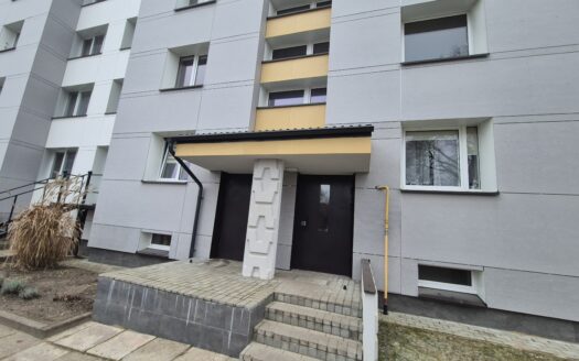 PILNAI RENOVUOTAME NAME NAUJOSIOS AKMENĖS MIETE PARDUODAMAS ERVUS VIENO KAMBARIO BUTAS