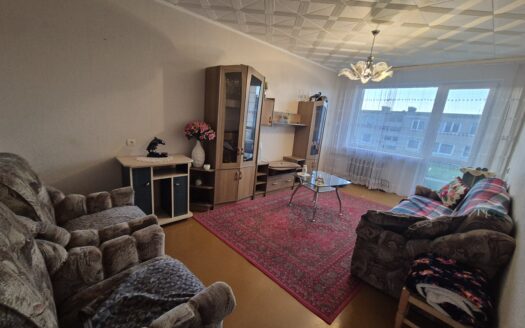 NAUJOSIOS AKMENĖS MIESTO CENTRE PARDUODAMAS 3 KAMBARIŲ BUTAS