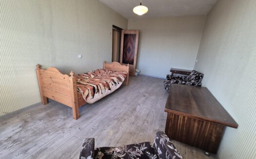 VIENO KAMBARIO BUTAS SU DIDŽIĄJA VIRTUVE NAUJOSIOS AKMENĖS MIESTE