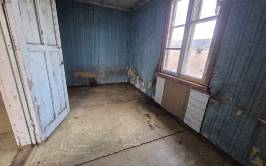 2 KAMBARIŲ BUTAS BE CENTRINIO ŠILDYMO NAUJOJOJE AKMENĖJE