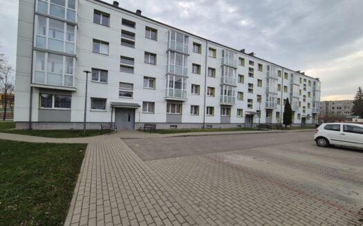 RENOVUOTŲ NAMŲ KVARTALE PARDUODAMAS VIENO KAMBARIO BUTAS SU BALKONU NAUJOSIOS AKMENĖS MIESTO CENTRE