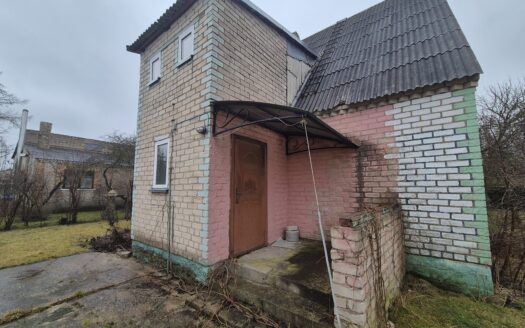 MŪRINIS GYVENAMASIS NAMAS SU 15 ARŲ ŽEMĖS SKLYPU AGLUONUOSE, AKMENĖS R. SAV.