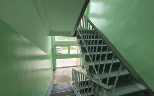 3 KAMBARIŲ BUTAS PUIKIOJE VIETOJE, NAUJOSIOS AKMENĖS MIESTO CENTRE