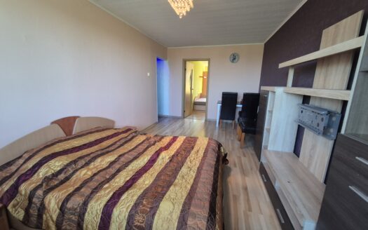 Dviejų kambarių butas, su nuostabiu vaizdu per langus, Naujosios Akmenės miesto centre