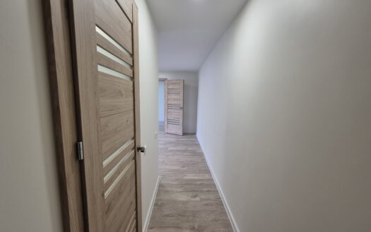 NAUJAI SUREMONTUOTAS 2 KAMBARIŲ BUTAS NAUJOSIOS AKMENĖS SENAMIESTYJE