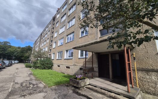 2 kambarių butas ANTRAME AUKŠTE Naujojoje Akmenėje